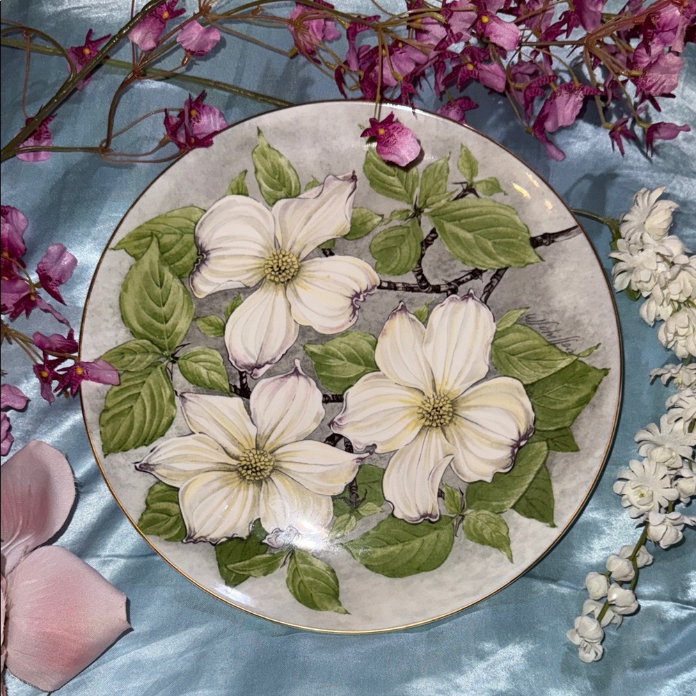 Floral Porcelain Plate with White and Green Design